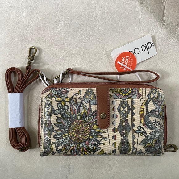SakRoots Artist Circle Wallet Clutch NWT - Picture 1 of 7